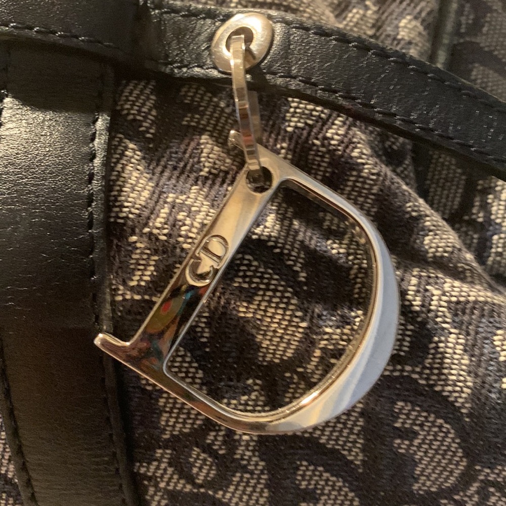 ***Sold****Christian Dior shoulder blue bag, some discoloration on top of zipper - Picture 3 of 12
